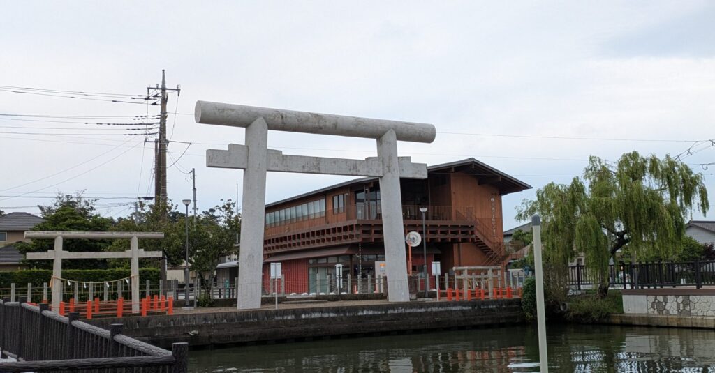 息栖神社の三つの鳥居(一之鳥居と忍潮井)
